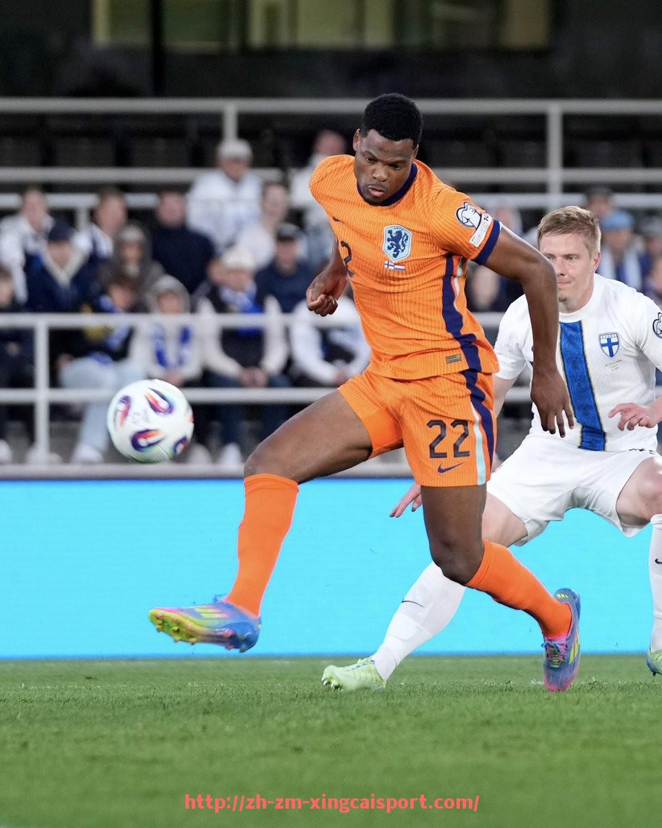 杏彩体育-梅西与意甲球队合作踢球的精彩瞬间盘点