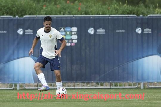 杏彩体育-NBA火箭队球员慕泰的职业生涯及比赛亮点