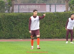 杏彩体育-世俱杯比赛中球员专属训练服款式设计与功能分析